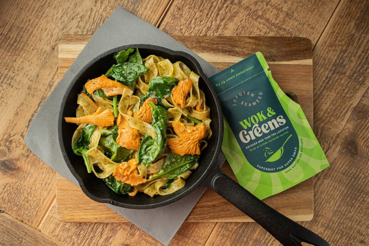 Tagliatelle mit Algen, Spinat und Pfifferlingen