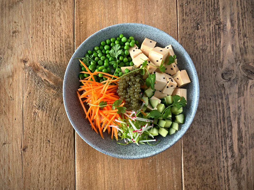 Poke bowl with tofu and algae pearls