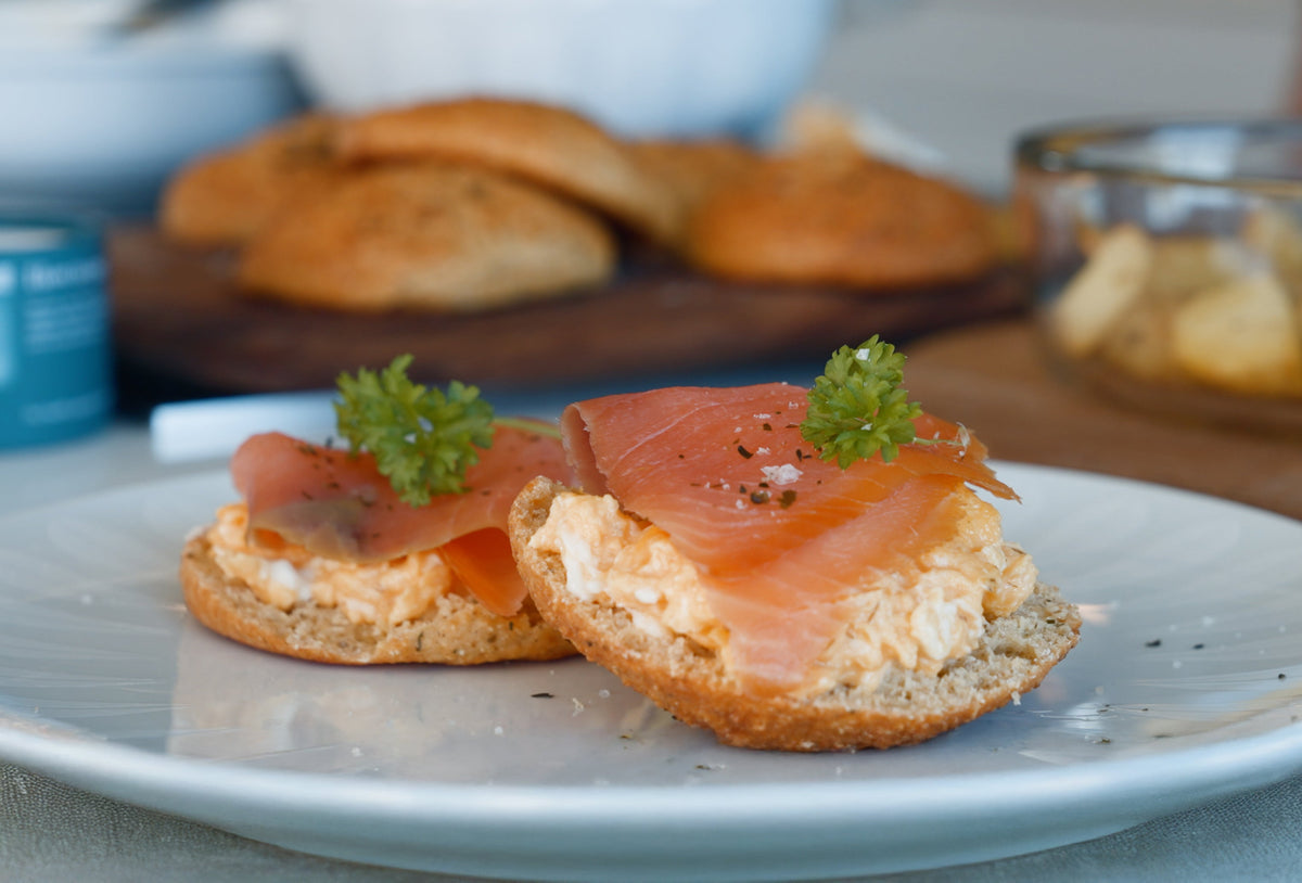 Protein Bread Rolls with Ocean Greens